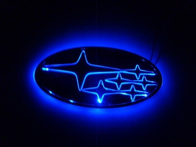 レヴォーグ　リアエンブレムＬＥＤ　青
