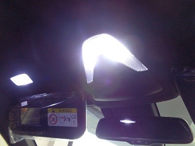 Ｃ－ＨＲ　ルームランプＬＥＤ　爆光タイプ　交換後　フロント