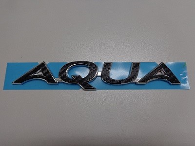 トヨタＡＱＵＡロゴエンブレムカーボンシート