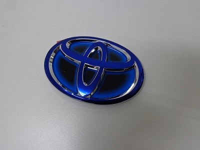 トヨタエンブレム　クリアブルーフィルム加工