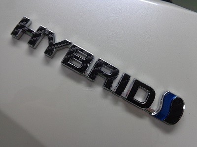 Ｃ－ＨＲ　ハイブリッドエンブレムカーボンシート加工