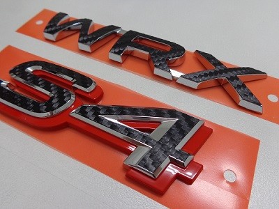 ＷＲＸ　Ｓ４　エンブレムカーボンシート加工