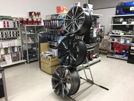 ウェッズアルミホイール２２インチ展示中