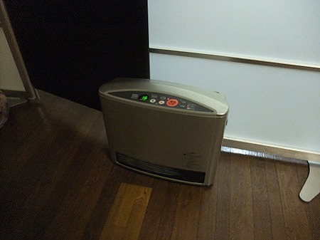 ファンヒーターで扉止め