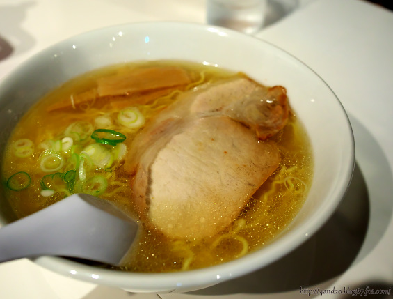 白醤油ラーメン PB200026