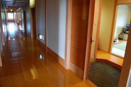 客室前の廊下