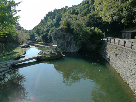 天念寺(5)川中不動