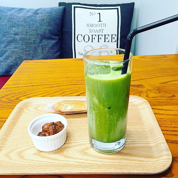 駅カフェのアイス抹茶ラテ