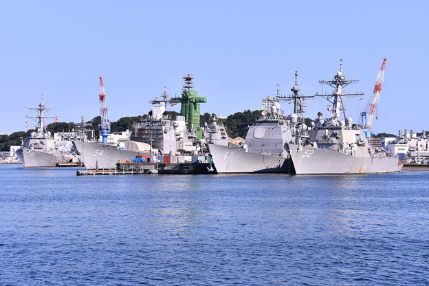 軍港めぐりに乗って。。米海軍の第7艦隊所属の艦たち。。20160806