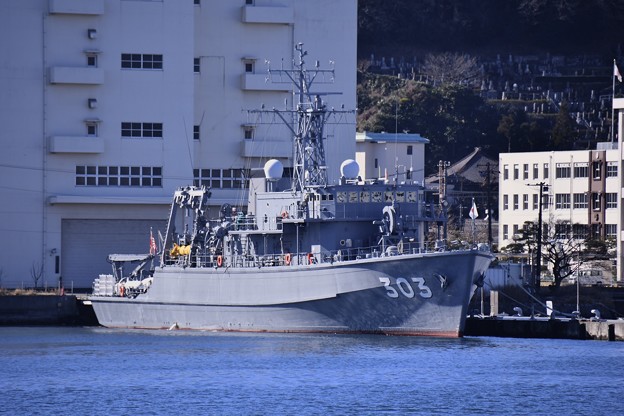 軍港めぐりから見る長浦港の木造掃海艦はちじょう。。もう引退間近 20170212