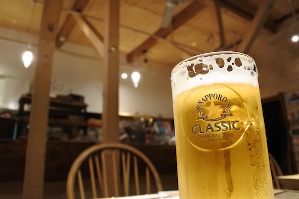 １階のカフェバーを利用