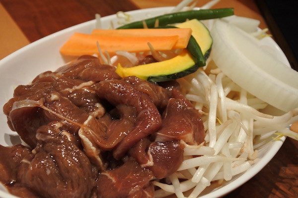 美味しすぎてお代わりに「特上ラムジンギスカン」を注文