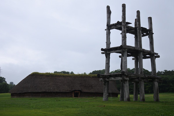 三内丸山遺跡では散策でき 三内丸山遺跡では散策でき