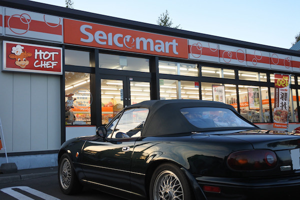 千歳駅で家内と合流してセイコーマートへ