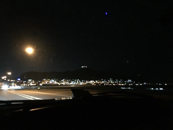 千歳を17時前に出発、20時過ぎに函館山が見えてきた