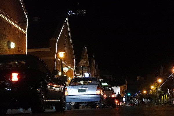 函館レンガ倉庫街とユーノスロードスター