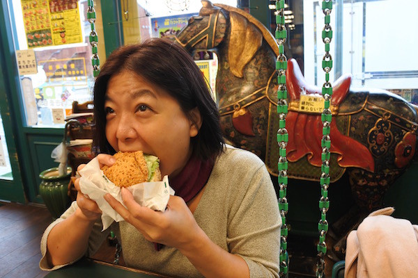 初ラッキーピエロのハンバーガー。おいしい！