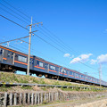 武蔵野線を走る205系電車