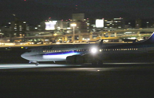 Photos: 夜の伊丹空港