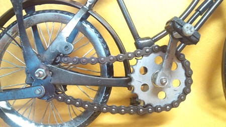 チェーンによって後輪が動きます。現品のみ 金属製 自転車 置物 模型